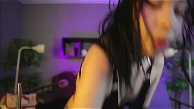 Snapshot of Sabrina_bloom chatting on 10-29-25, 01:13 Sabrina bloom online show from 10-29-25, 01:13