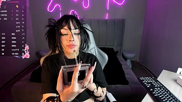 Snapshot of Sabrina_bloom chatting on 01-13-26, 09:42 Sabrina bloom online show from 01-13-26, 09:42