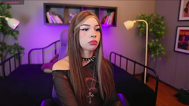 Snapshot of Sabrina_bloom chatting on 03-11-26, 01:17 Sabrina bloom online show from 03-11-26, 01:17