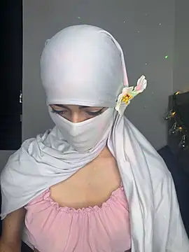 Snapshot of _Zahiira_ chatting on 07-16-26, 11:38 Zahiira online show from 07-16-26, 11:38