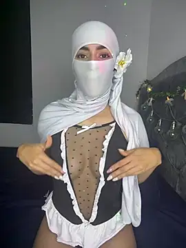 Snapshot of _Zahiira_ chatting on 07-26-26, 01:47 Zahiira online show from 07-26-26, 01:47
