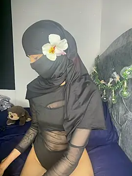 Snapshot of _Zahiira_ chatting on 07-28-26, 12:23 Zahiira online show from 07-28-26, 12:23
