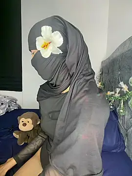 Snapshot of _Zahiira_ chatting on 07-28-26, 12:48 Zahiira online show from 07-28-26, 12:48