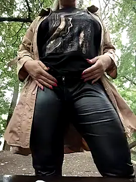 BigAssMom  online show from 10-09-25, 12:25