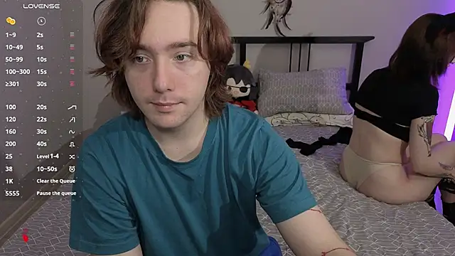 Snapshot of ellen_and_danny chatting on 10-31-25, 05:47 ellen and danny online show from 10-31-25, 05:47