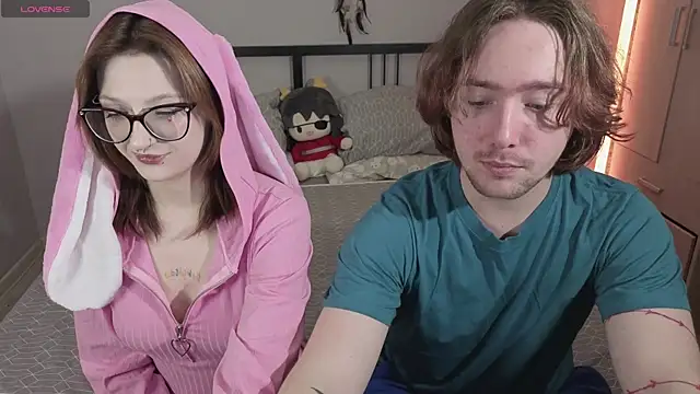 Snapshot of ellen_and_danny chatting on 12-17-25, 05:19 ellen and danny online show from 12-17-25, 05:19