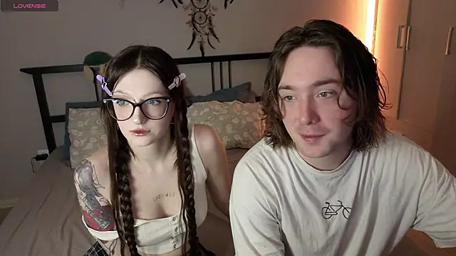 Snapshot of ellen_and_danny chatting on 03-03-26, 05:19 ellen and danny online show from 03-03-26, 05:19