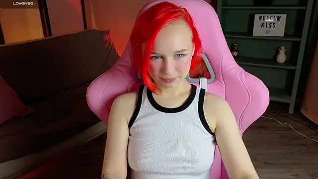 Snapshot of NaomiYoru chatting on 10-02-25, 08:27 NaomiYoru online show from 10-02-25, 08:27