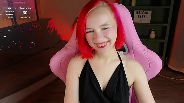 Snapshot of NaomiYoru chatting on 11-26-25, 08:32 NaomiYoru online show from 11-26-25, 08:32