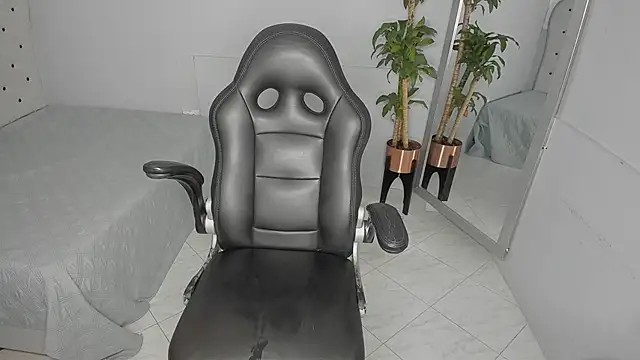 Snapshot of Alix_18_ chatting on 09-25-25, 11:36 Alix 18 online show from 09-25-25, 11:36