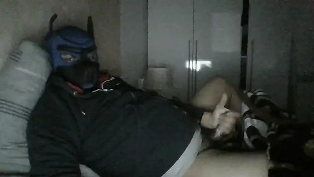 Snapshot of soumicuckold1 chatting on 02-15-26, 02:25 soumicuckold1 online show from 02-15-26, 02:25