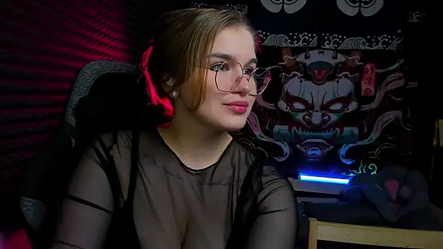 Snapshot of SophieMurrr chatting on 10-21-25, 04:08 SophieMurrr online show from 10-21-25, 04:08