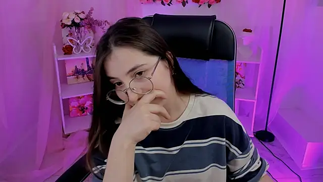 VirtuallVoyant online show from 09-26-25, 05:11