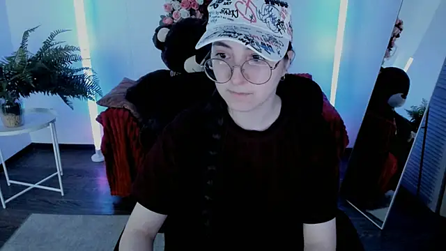 VirtuallVoyant online show from 06-12-26, 03:33