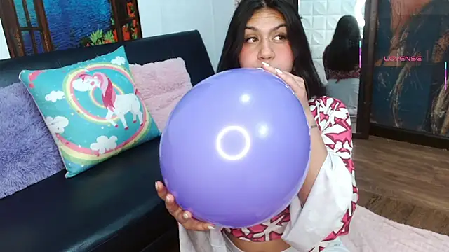 Snapshot of gigi_gilt_ chatting on 02-20-26, 04:20 gigi gilt online show from 02-20-26, 04:20