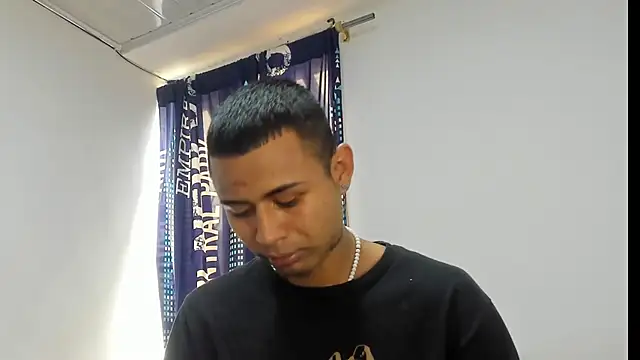 Snapshot of _Logan_Colton_ chatting on 11-04-25, 08:08 Logan Colton online show from 11-04-25, 08:08