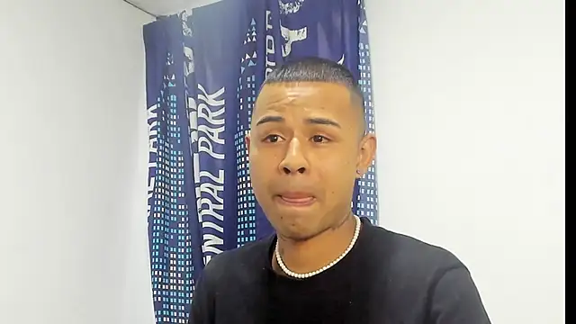 Snapshot of _Logan_Colton_ chatting on 11-12-25, 10:20 Logan Colton online show from 11-12-25, 10:20