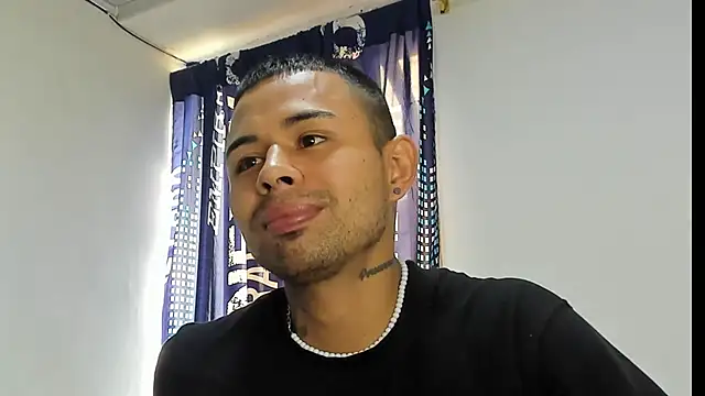 Snapshot of _Logan_Colton_ chatting on 11-20-25, 05:56 Logan Colton online show from 11-20-25, 05:56