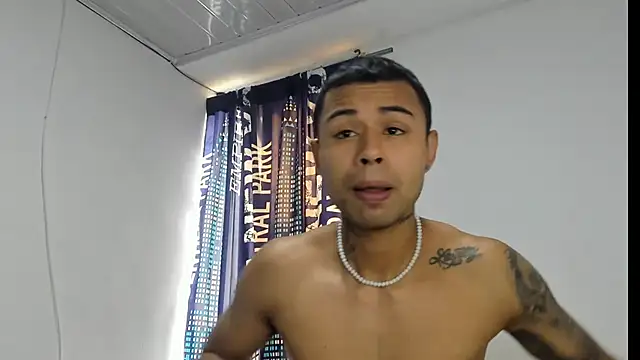 Snapshot of _Logan_Colton_ chatting on 12-17-25, 05:19 Logan Colton online show from 12-17-25, 05:19