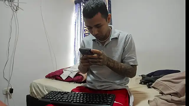 Snapshot of _Logan_Colton_ chatting on 12-19-25, 05:20 Logan Colton online show from 12-19-25, 05:20