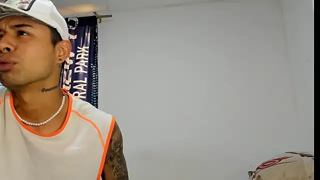 Snapshot of _Logan_Colton_ chatting on 12-21-25, 08:49 Logan Colton online show from 12-21-25, 08:49