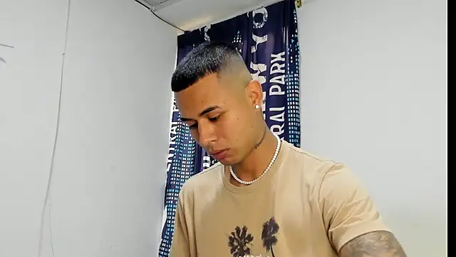 Snapshot of _Logan_Colton_ chatting on 01-09-26, 09:27 Logan Colton online show from 01-09-26, 09:27