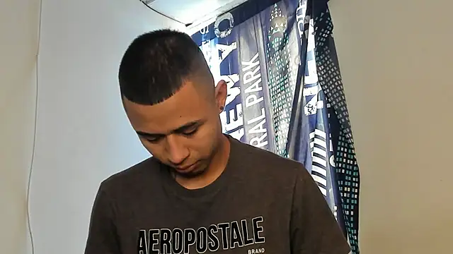 Snapshot of _Logan_Colton_ chatting on 02-08-26, 04:54 Logan Colton online show from 02-08-26, 04:54