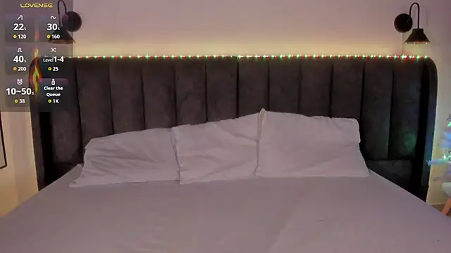 Sophie Smith19  online show from 12-22-25, 01:52