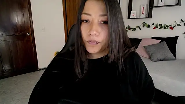 Snapshot of Mia_1120 chatting on 10-23-25, 08:18 Mia 1120 online show from 10-23-25, 08:18