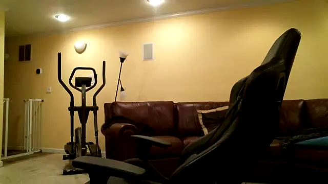 Snapshot of james421__ chatting on 06-07-26, 03:54 james421 online show from 06-07-26, 03:54