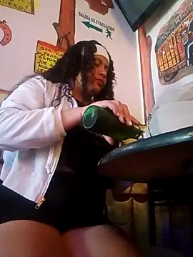 Snapshot of Yaya_watson chatting on 10-23-25, 08:29 Yaya watson online show from 10-23-25, 08:29