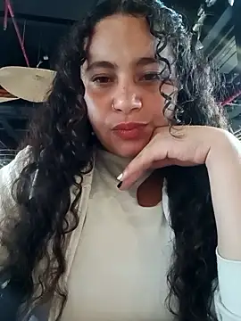 Snapshot of Yaya_watson chatting on 10-28-25, 06:43 Yaya watson online show from 10-28-25, 06:43