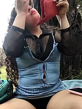 Snapshot of Yaya_watson chatting on 11-08-25, 08:29 Yaya watson online show from 11-08-25, 08:29