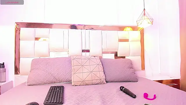 Skylar Smith  online show from 02-25-26, 12:48