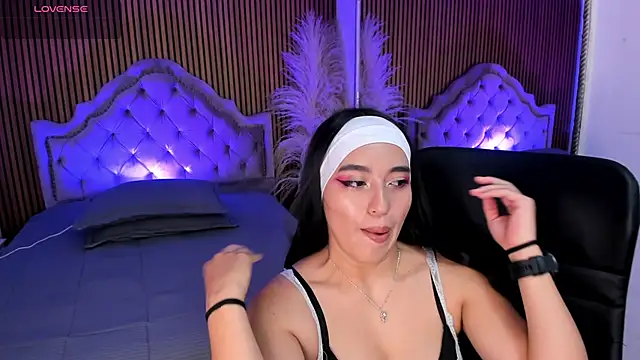 Snapshot of Starbutterflyy_ chatting on 03-04-26, 05:02 Starbutterflyy online show from 03-04-26, 05:02