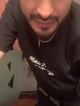 Snapshot of malek_xarx_ chatting on 10-01-25, 02:17 malek xarx online show from 10-01-25, 02:17