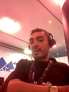 Snapshot of malek_xarx_ chatting on 11-28-25, 02:53 malek xarx online show from 11-28-25, 02:53