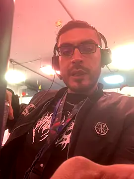 Snapshot of malek_xarx_ chatting on 12-05-25, 05:09 malek xarx online show from 12-05-25, 05:09