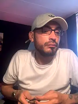 Snapshot of malek_xarx_ chatting on 12-14-25, 08:35 malek xarx online show from 12-14-25, 08:35