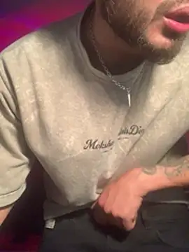 Snapshot of malek_xarx_ chatting on 01-15-26, 01:21 malek xarx online show from 01-15-26, 01:21