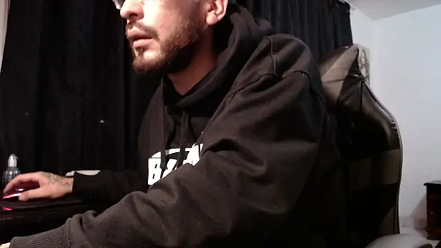 Snapshot of malek_xarx_ chatting on 02-12-26, 03:12 malek xarx online show from 02-12-26, 03:12