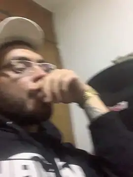 Snapshot of malek_xarx_ chatting on 02-15-26, 02:19 malek xarx online show from 02-15-26, 02:19