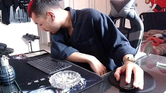 Snapshot of malek_xarx_ chatting on 03-09-26, 02:10 malek xarx online show from 03-09-26, 02:10