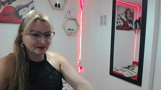 Snapshot of DIVAX_MONSERRAT chatting on 11-15-25, 08:05 DIVAX MONSERRAT online show from 11-15-25, 08:05