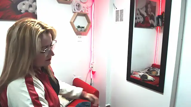 Snapshot of DIVAX_MONSERRAT chatting on 11-16-25, 08:58 DIVAX MONSERRAT online show from 11-16-25, 08:58