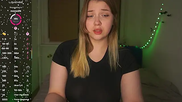 Snapshot of CuteSharloti chatting on 12-20-25, 05:31 CuteSharloti online show from 12-20-25, 05:31