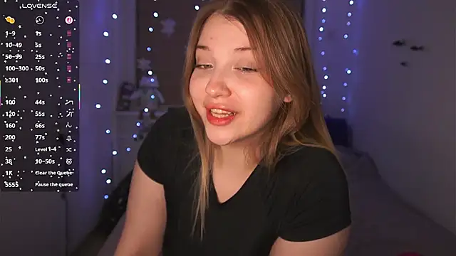 Snapshot of CuteSharloti chatting on 01-08-26, 05:15 CuteSharloti online show from 01-08-26, 05:15