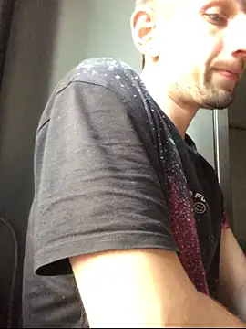 Snapshot of Alexilon chatting on 11-14-25, 12:26 Alexilon online show from 11-14-25, 12:26