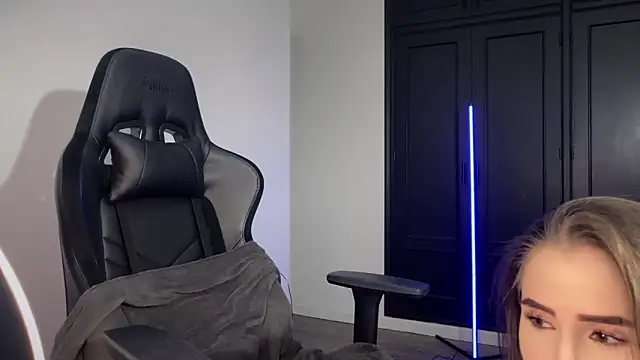 s meow online show from 11-08-25, 03:45