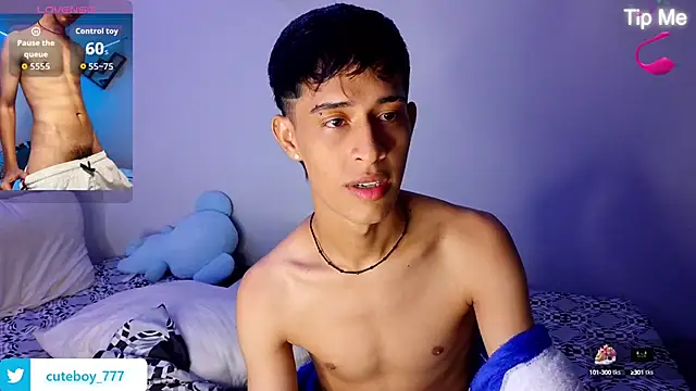 Snapshot of Danny_cute_05 chatting on 10-15-25, 04:12 Danny cute 05 online show from 10-15-25, 04:12